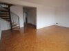 Further Schmuckstück! WGH mit Gym und 10 Garagen! - Wohnzimmer mit Treppe.jpg