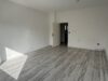 Bezugsfreie 3-Zimmer-Wohnung mit Balkon und Einbauküche in Berlin-Reinickendorf - Wohnzimmer